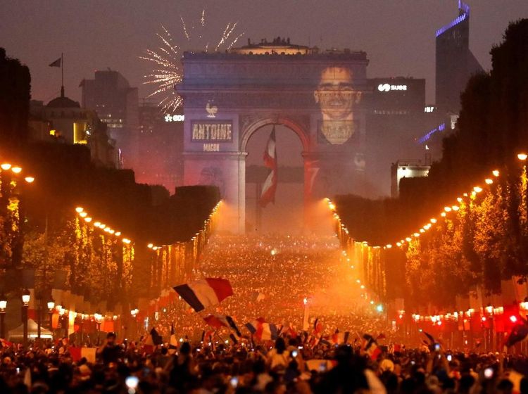 Semarak Perayaan Suporter Perancis Jadi Juara Piala Dunia 2018