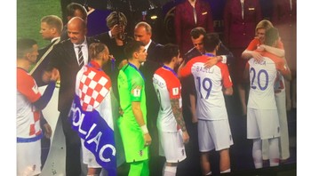 Apakah Trump yang membawa payung Putin? Foto: istimewa