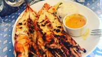 Enak banget ya! Seafood panggang dengan cocolan saus gurih enak disantap dengan nasi. Foto: Instagram @krisjenner