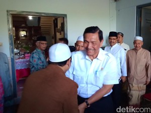Minta Saran Kiai, Luhut Sowan ke Ponpes Lirboyo
