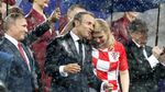 Kemesraan Presiden Kroasia-Presiden Prancis di Final Piala Dunia
