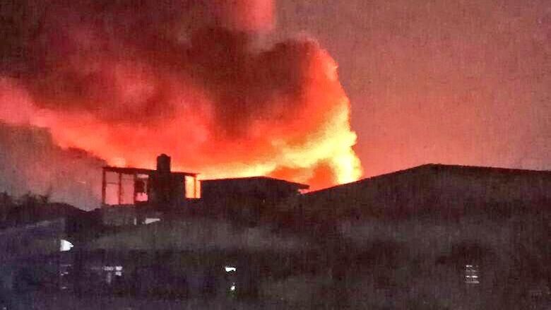 Gudang Material Terbakar di Jakut, 16 Unit Damkar Dikerahkan Gudang Material Terbakar di Jakut, 16 Unit Damkar Dikerahkan