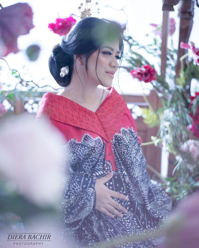 Pesona Kahiyang Ayu yang semakin cantik saja ketika tengah mengandung anak pertamanya. Foto: Dok. Diera Bachir Photography