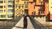 Kalau ini saat Cassie jalan-jalan di Girona (cassandraslee/Instagram)