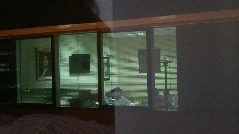 Begini Suasana Penggeledahan KPK di Ruang Kerja Eni Saragih Begini Suasana Penggeledahan KPK di Ruang Kerja Eni Saragih