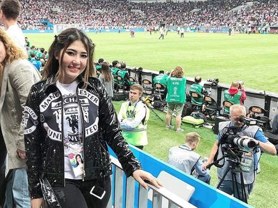 Gaya Via Vallen Saat Nonton Piala Dunia, Ada yang Dibilang Saltum