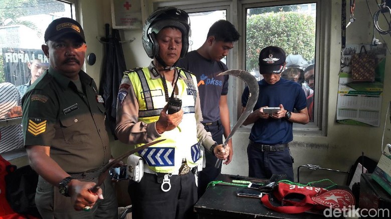 Hari Pertama Masuk Sekolah, Siswa SMK di Bogor Malah Tawuran Hari Pertama Masuk Sekolah, Siswa SMK di Bogor Malah Tawuran
