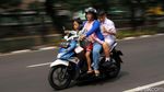 Aksi Berbahaya di Jalanan Saat Hari Pertama Masuk Sekolah