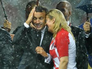 Kemesraan Presiden Kroasia-Presiden Prancis di Final Piala Dunia
