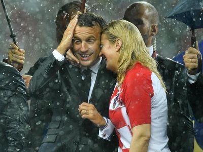 Kemesraan Presiden Kroasia-Presiden Prancis di Final Piala Dunia