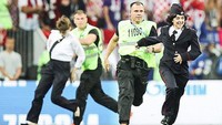 Pussy Riot dikenal dunia setelah melakukan aksi di final Piala Dunia 2018 kemarin. Dok. Instagram/wearepussyriot