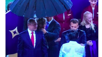 Wartawan Inggris terkenal Piers Morgan tak mau ketinggalan membahas hanya Putin yang mendapat payung. Foto: istimewa