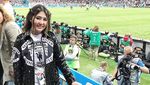 Gaya Via Vallen Nonton Piala Dunia, Ada yang Salah Kostum?