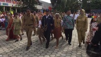 Anak-anak yang rumahnya dekat dengan sekolah diprioritaskan diterima di sekolah tersebut tanpa melihat sekolah itu unggulan, favorit atau bukan.