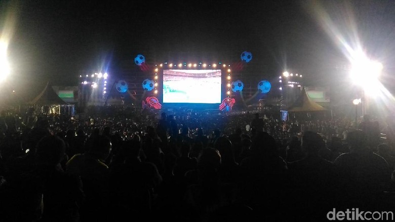 Penonton di BSD Bersorak Atas Kemenangan Prancis di Piala Dunia Penonton di BSD Bersorak Atas Kemenangan Prancis di Piala Dunia