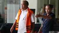Akibat perbuatannya, negara diduga mengalami kerugian sekitar Rp 15 miliar.