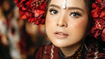 7 Artis Indonesia Ikutan Tren Makeup Freckles, Makin Cantik atau Aneh?