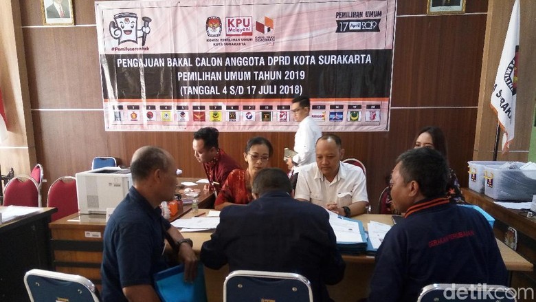 Baru Nasdem dan PKS yang Daftarkan Bacaleg di KPU Surakarta Baru Nasdem dan PKS yang Daftarkan Bacaleg di KPU Surakarta
