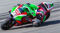Nah, Redding ini membuktikan bahwa dirinya juga jago melakukan freestyle, meski di kecepatan tinggi sekalipun. Dia beraksi menikung dengan menurunkan kepalanya. Foto: Instagram/reddingpower