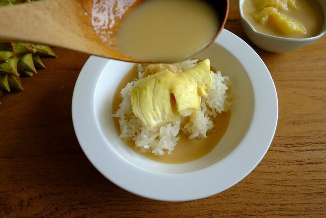 Pencinta Durian, Ini 7 Cara Asyik Makan Durian Selain Dilahap Segar