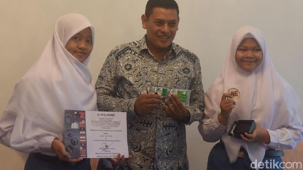 Aulia dan Sona bersama Wali Kota Kediri, Abdullah Abu Bakar. (Foto: Andhika Dwi)