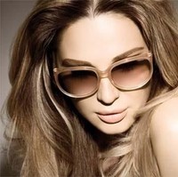 Tatjana telah beberapa kali memeragakan berbagai busana di fashion show untuk Gianfranca Ferrea, Sportmax, Max Maru dan bekerja untuk Elle, Marie Clairea, Amice, Flarea, Dolce & Gabbana, Cosmopolitan.  Foto: Dok. Instagram dan Twitter