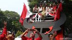 Daftarkan Bacaleg ke KPU, PDIP Kompak Salam Metal
