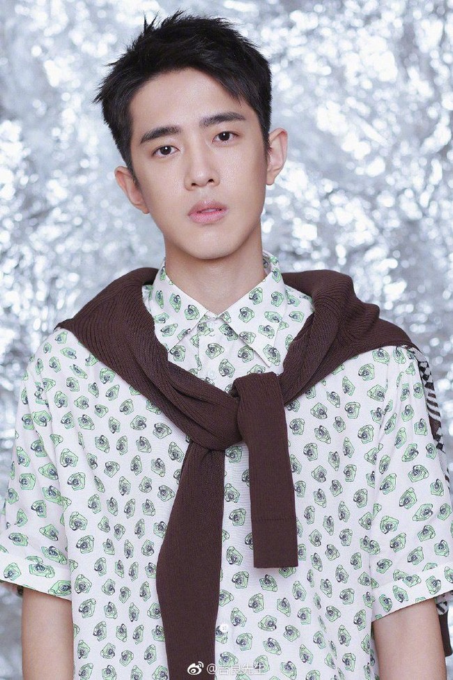 Connor Leong merupakan aktor sekaligus model berusia 23 tahun. Ia berasal Guangdong, China. Bagaimana menurutmu dengan penampilan Connor Leong ini? Foto: Instagram