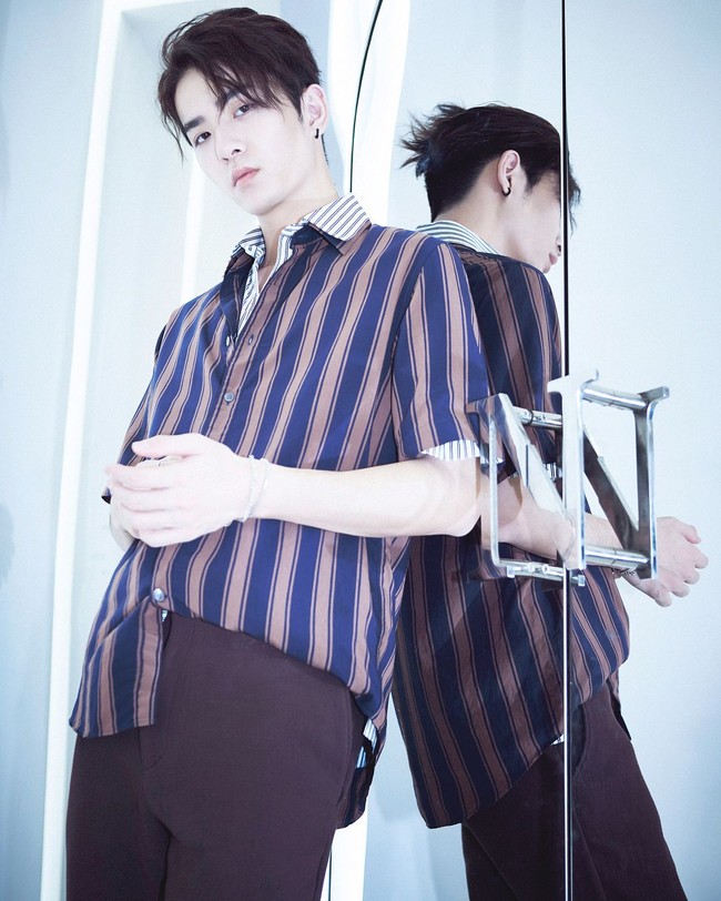 Pemilik nama asli Wu Xi Ze ini merupakan aktor muda yang lahir pada 1996. Pria yang berasal dari Guangdong ini pun mampu menyihir banyak wanita lewat ketampanan yang dimilikinya. Foto: Instagram