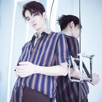 Pemilik nama asli Wu Xi Ze ini merupakan aktor muda yang lahir pada 1996. Pria yang berasal dari Guangdong ini pun mampu menyihir banyak wanita lewat ketampanan yang dimilikinya. Foto: Instagram