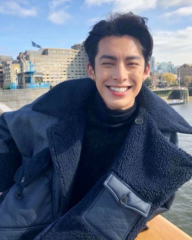 Sejak diketahui berperan sebagai Dao Ming Si di Meteor Garden 2018, aktor kelahiran Chengdu, China ini pun semakin dikenal luas. Banyak wanita terutama remaja yang mengagumi paras tampan Dylan Wang. Foto: Instagram