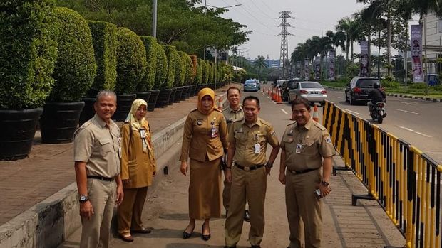 Pemprov DKI Pindahkan Pedagang Sate Taichan ke Depan Senayan City