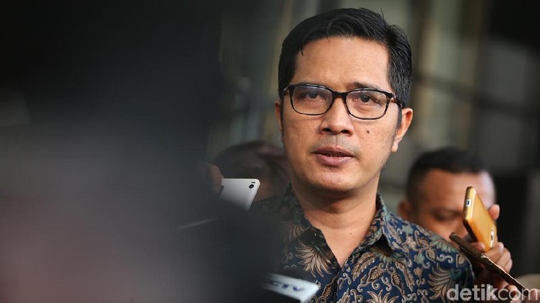 KPK Periksa 2 Saksi Terkait Korupsi Proyek Jalan di Riau