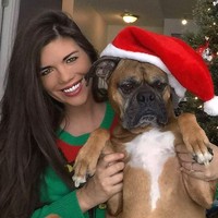 Mara Martin juga dikenal sebagai pecinta binatang, khususnya anjing. Di rumah, ia memelihara anjing berjenis boxer yang dinamai Gus. (Foto: Instagram/@_maramartin_)