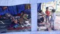 Bantuan yang dibutuhkan berupa makanan, pakaian dan obat-obatan.
