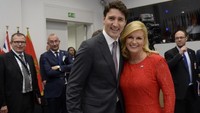 Perdana Menteri Kanada Justin Trudeau dan Presiden Kroasia Kolinda Grabar-Kitarovic saat KTT NATO (North Atlantic Treaty Organization) di markas besar NATO di Brussels, Belgia pada 25 Mei 2017. Foto: AFP