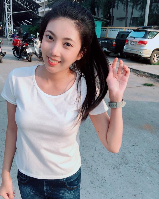  Jitraporn Panboo merupakan mahasiswi yang mempelajari manajemen hotel dan pariwisata. Seperti dikutip dari Coconut Bangkok, untuk sebuah industri yang berfokus terutama pada penampilan, Jitraporn mengakui bahwa tidak akan mudah baginya untuk dipekerjakan karena penampilannya. Foto: Instagram