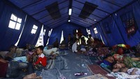Kala itu sebanyak 16 unit mobil damkar dikerahkan untuk memadamkan api.