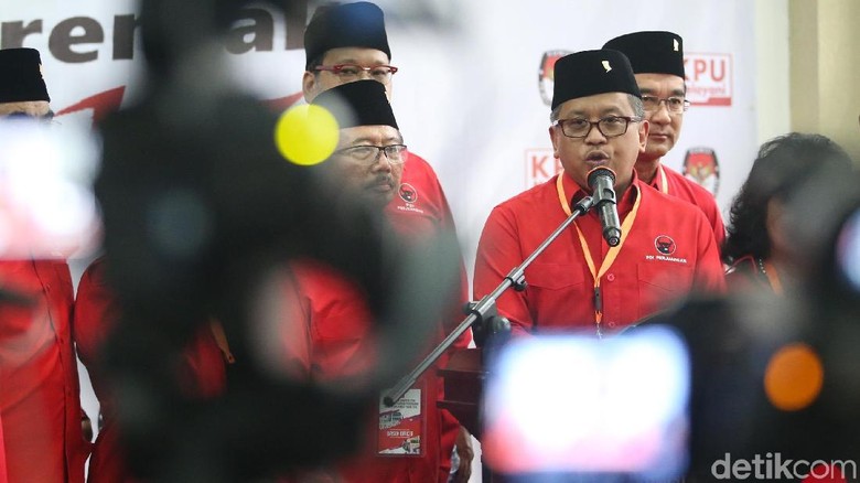 PDIP: Dari 7 Menteri, Cuma Yasonna-Puan yang Direstui Jokowi Nyaleg PDIP: Dari 7 Menteri, Cuma Yasonna-Puan yang Direstui Jokowi Nyaleg