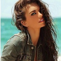 Mara terpilih sebagai satu dari 16 finalis audisi terbuka yang digelar majalah Sports Illustrated Swimsuit. Ia memang bukan model profesional, namun kecantikannya tak kalah dari model terkenal lainnya. (Foto: Instagram/@_maramartin_)