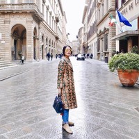 Heart Evangelista kerap berpergian ke berbagai belahan dunia. Tas Hermes kesayangan pun selalu dibawanya. Seperti di foto ini Heart menenteng tas Hermes Birkin yang harganya hampir Rp 1 miliar. Foto: Instagram