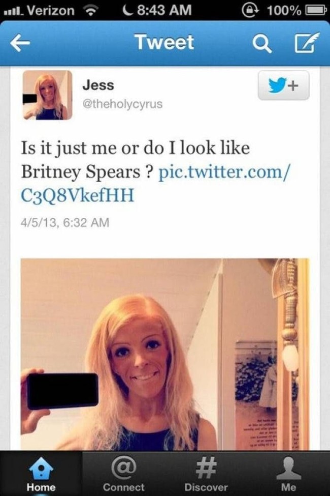 Beda dari orang lain yang mengklaim dirinya dibilang mirip artis, wanita ini mengatakan sendiri jika ia terlihat seperti Britney Spears. Foto: Twitter