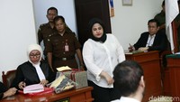 Ia pun tampak langsung memasuki ruang sidang. Pool/Palevi S/detikFoto.