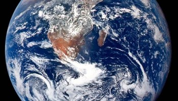 Satu lagi foto Bumi yang dijepret dalam misi tersebut. Foto: NASA