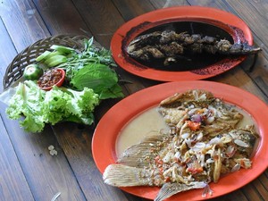 5 Warung Makan Betawi yang Punya Gabus Pucung dan Pecak Gurame