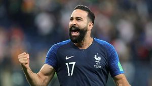 Adil Rami, Pemain Prancis Berkumis Tebal Bikin Pamela Anderson Kesengsem