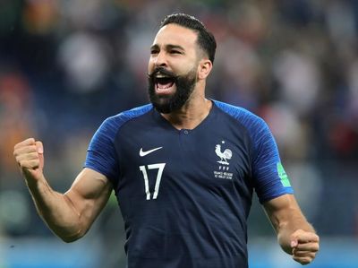 Adil Rami, Pemain Prancis Berkumis Tebal Bikin Pamela Anderson Kesengsem