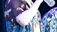 Pemilik nama asli Kim Joon-myeon ini memang memiliki paras yang tampan khas aktor Korea. Tak hanya pandai berakting, ia juga pandai bernyanyi. Ini gayanya saat minum air mineral. Foto: Instagram @suhoexoworld