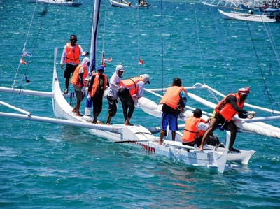 Serunya Wisata Bahari dan Olahraga di Sandeq Race Festival Serunya Wisata Bahari dan Olahraga di Sandeq Race Festival