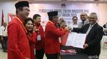 Daftarkan Bacaleg ke KPU, PDIP Kompak Salam Metal